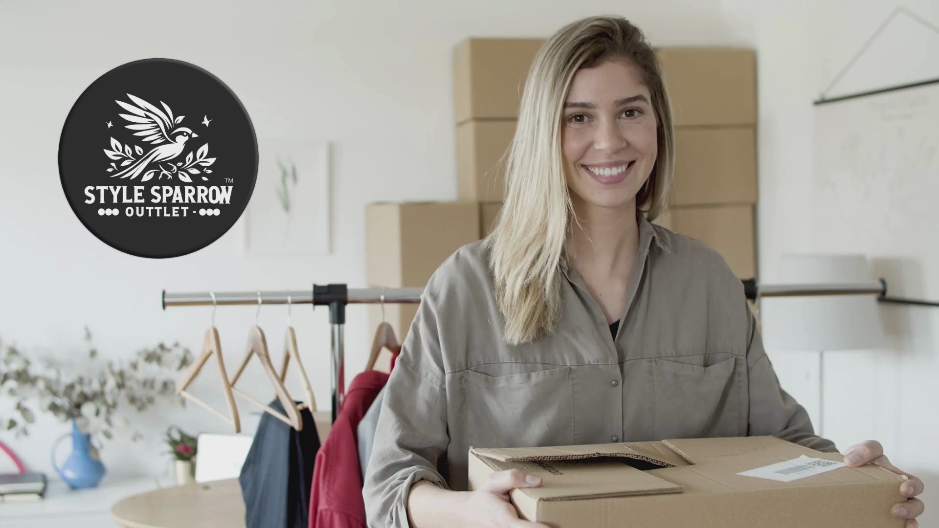 Load video: Shop confidently with Style Sparrow Outlet